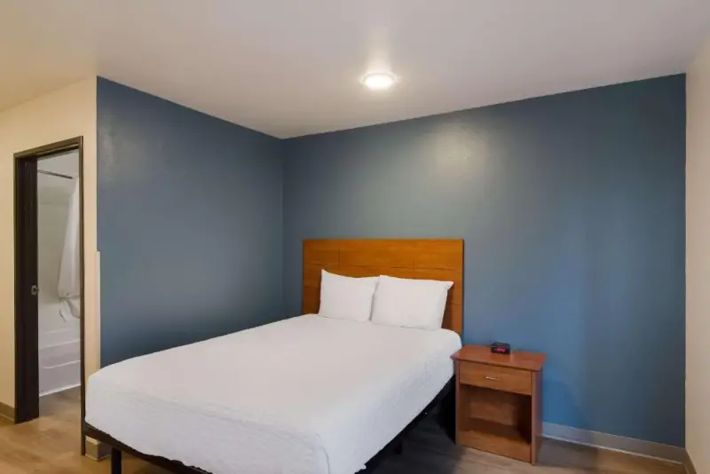 Standard Double Room with Roll-In Shower - Disability Access/Non-Smoking 